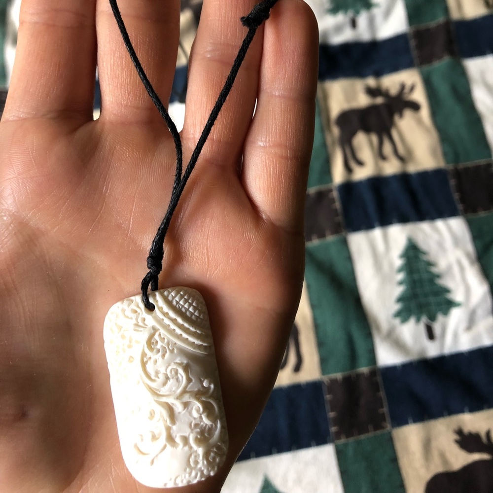 Artisan carved bone or maybe antler necklace from Jackson Hole WY - Picture 2 of 5